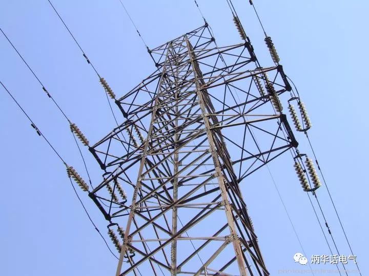 風雨天注意三個“遠離”保安全!_1